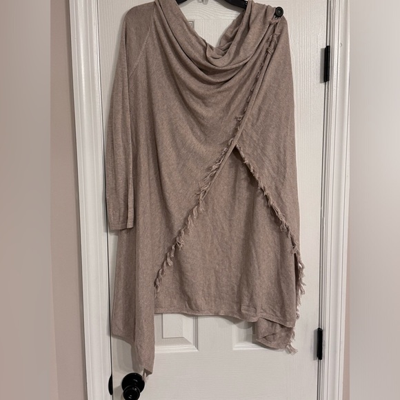 Matilda Jane Sweaters - Beautiful Matilda Jane tan sweater poncho medium